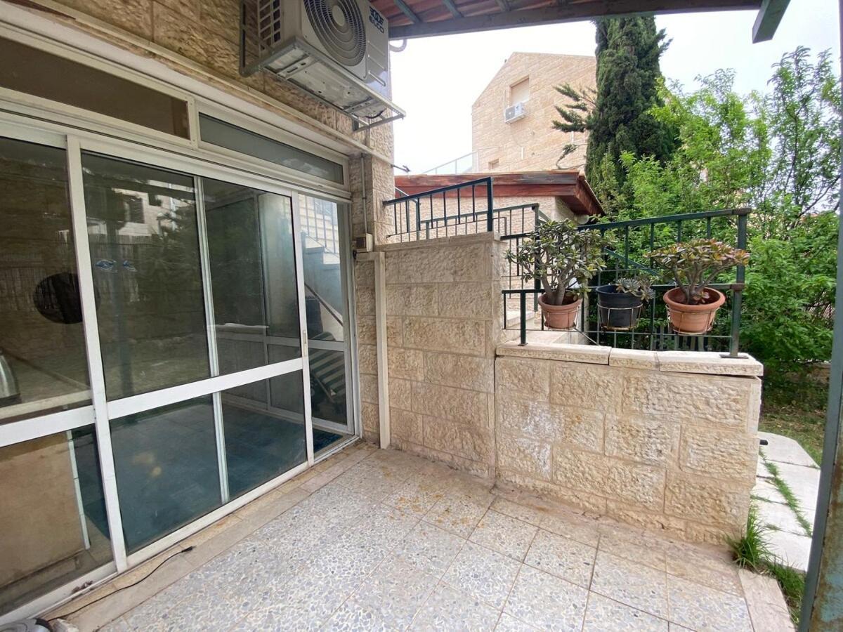 דירות מעלה אדומים דירת גן מרווחת במיקום מעולה עם נטפליקס חינמי מראה חיצוני תמונה