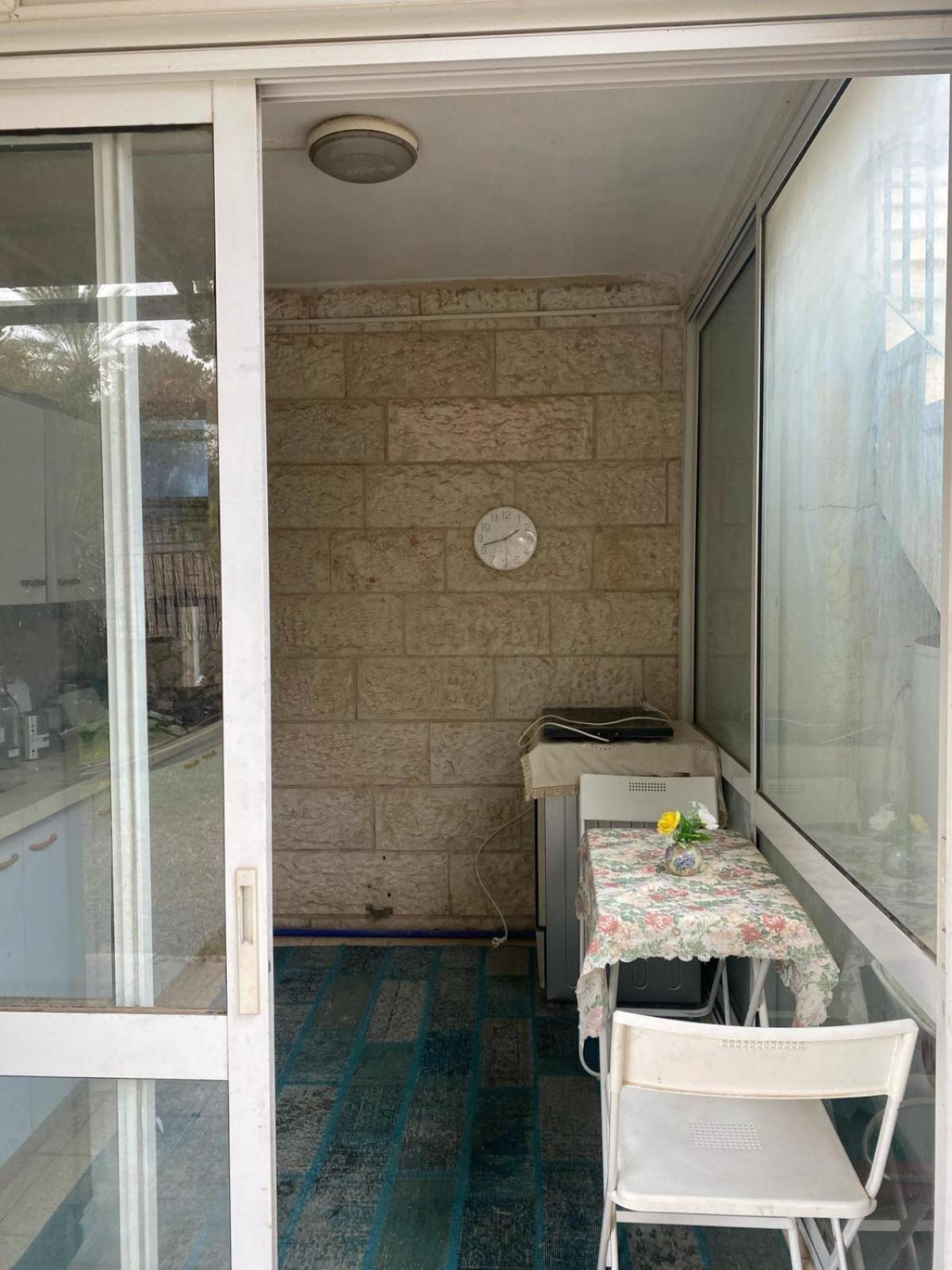 דירות מעלה אדומים דירת גן מרווחת במיקום מעולה עם נטפליקס חינמי מראה חיצוני תמונה